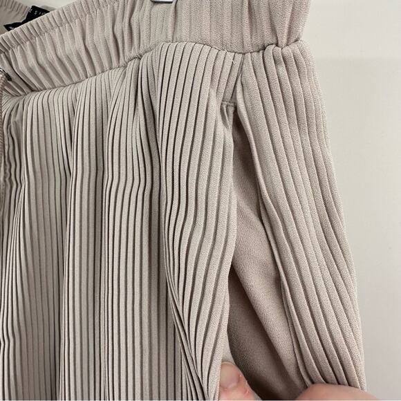 ASOS bermuda plisse smart short in stone Size 36 - Picture 2 of 8